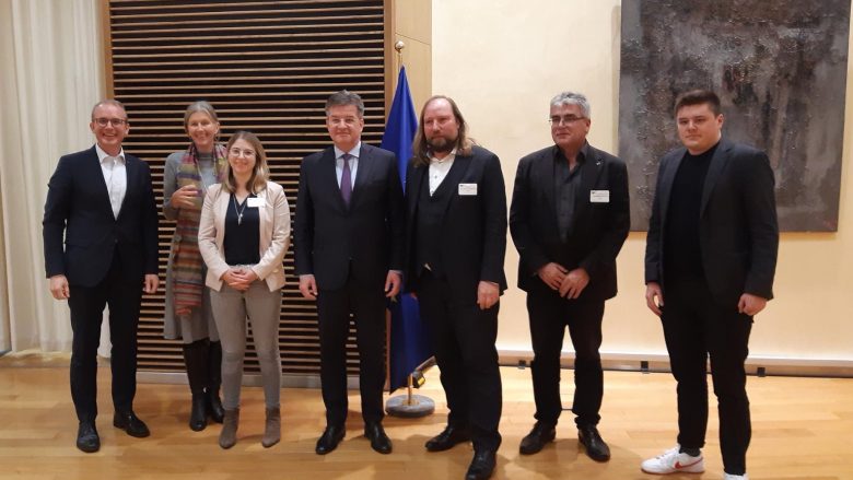 Lajçaku takohet me anëtarët e Bundestagut, merr mbështetje për dialogun