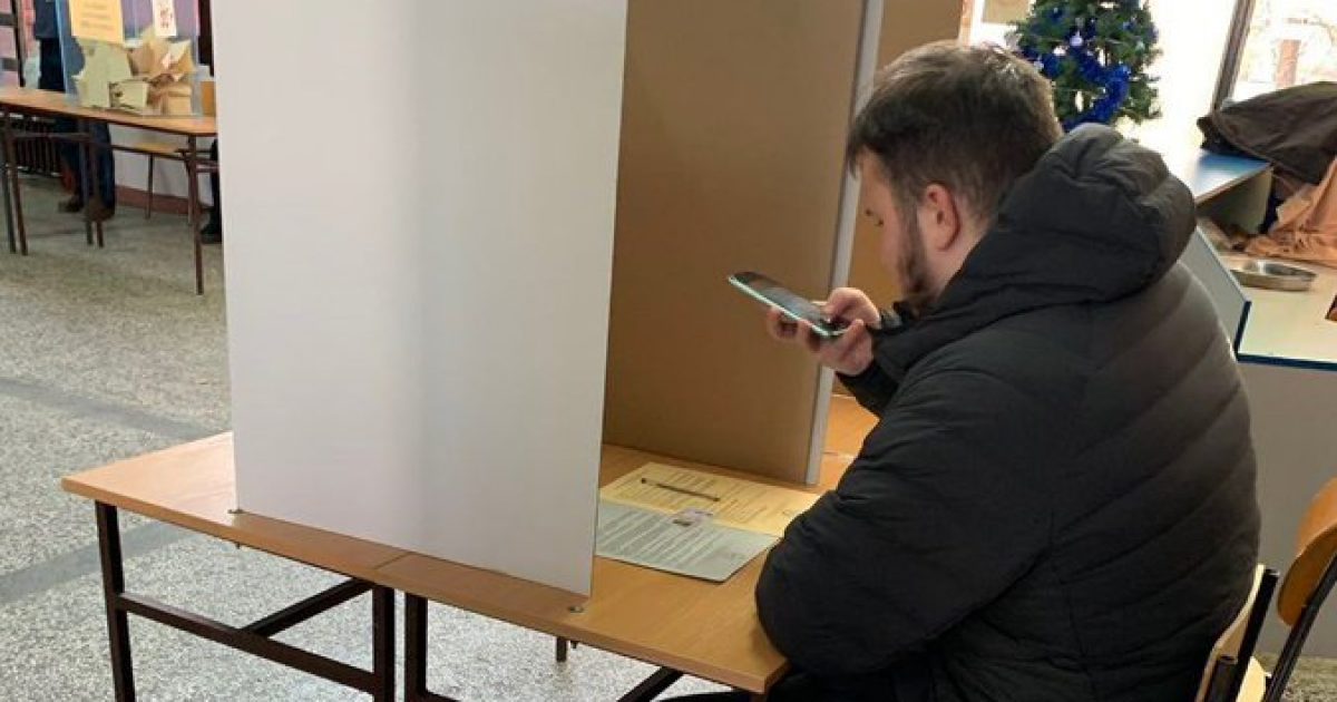 Zgjedhjet “demokratike” në Serbi, Musliu: Njerëzit duhet të fotografojnë votën për të qenë “OK” me Vuçiqin