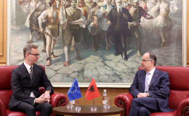 Ambasadori i ri i BE-së në Tiranë dorëzon letrat kredenciale tek Presidenti Begaj: I emocionuar të nis mandatin