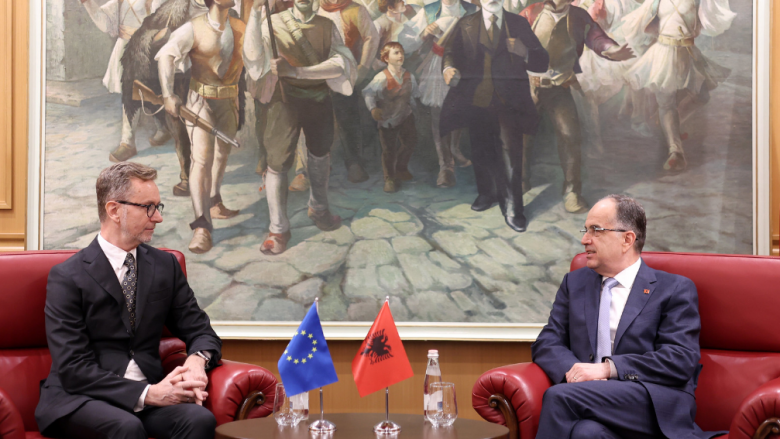 Ambasadori i ri i BE-së në Tiranë dorëzon letrat kredenciale tek Presidenti Begaj: I emocionuar të nis mandatin