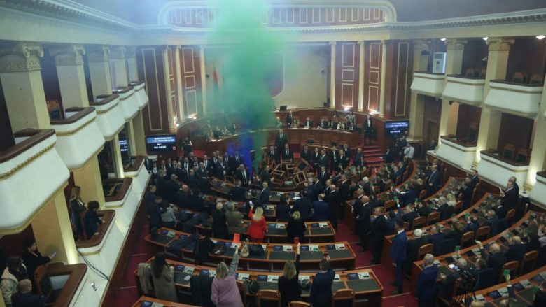 Këshilli i Rregullores në Kuvendin e Shqipërisë ashpërson masat ndëshkuese për deputetët