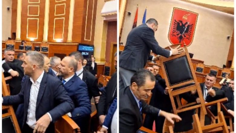Deputetët e opozitës përplasen me Gardën, bllokojnë me karrige foltoren në Kuvendin e Shqipërisë