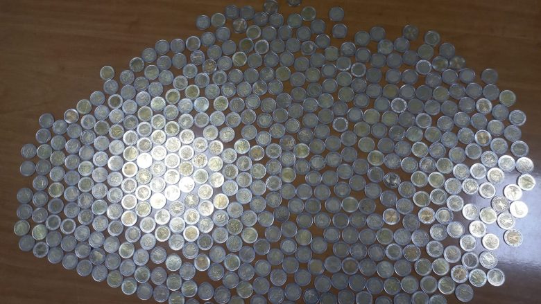 Pagoi rrymën në Shtërpcë me nga 2 euro false, konfiskohen 500 monedha