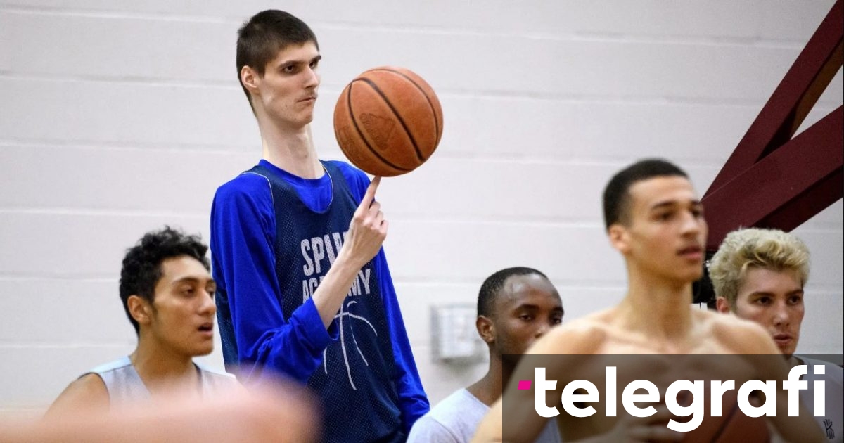 Është 231 cm i gjatë, por nuk arriti të bëjë karrierë basketbollisti