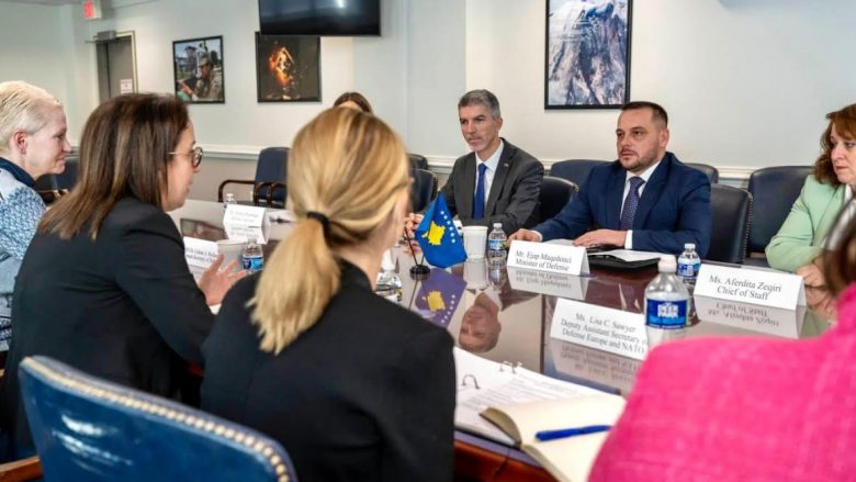 Ministri Maqedonci në Amerikë takon ndihmës-sekretarin e Ushtrisë për blerje ushtarake