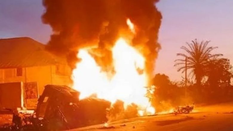 Publikohen pamjet dramatike të shpërthimit të cisternës së karburantit në Liberi, më shumë se 40 të vdekur