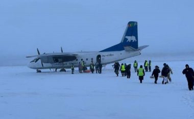 Aeroplani rus me pasagjerë aterron gabimisht në një lumë të ngrirë