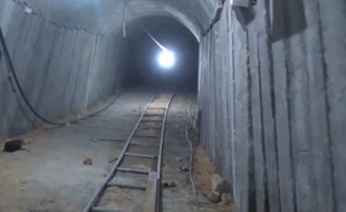 Ushtria izraelite thotë se ka gjetur tunelin “më të madh” të Hamasit të zbuluar deri më sot – publikon pamjet