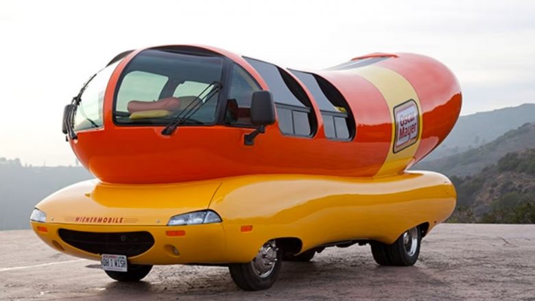 Makina me pedale në formë hotdog-u ka dalur në shitje në një ankand online