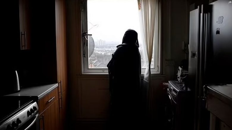 Një grua bleu një apartament në Londër, pas së cilës është njoftuar se do të prishej i gjithë blloku
