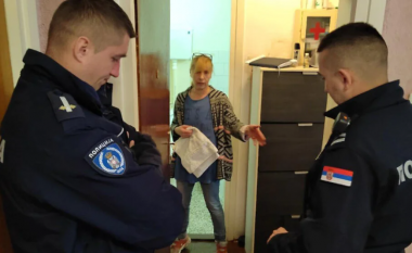 Familja Ramadani nxirret me polici nga banesa e tyre në Beograd