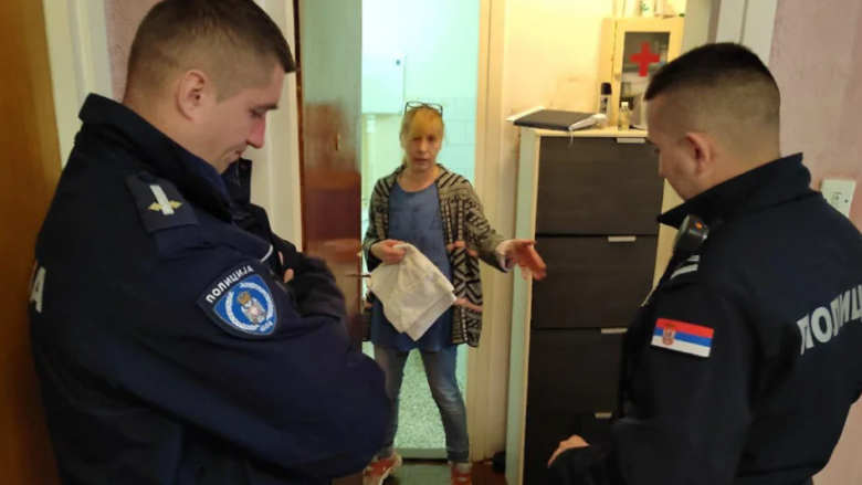 Familja Ramadani nxirret me polici nga banesa e tyre në Beograd