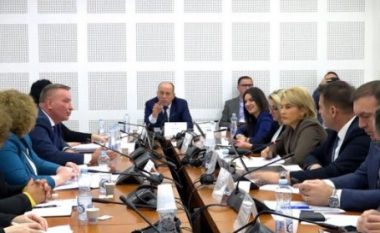 Përplasje për importin e produkteve serbe, deputetë të opozitës lëshojnë mbledhjen e Komisionit