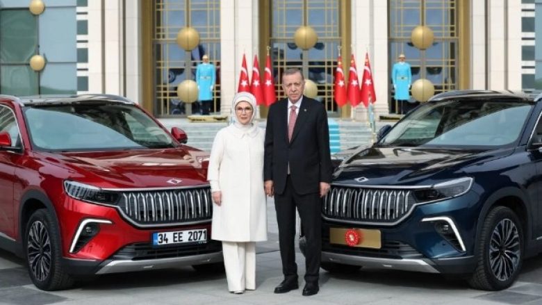 Turqia rrit taksat e importit për veturat elektrike kineze