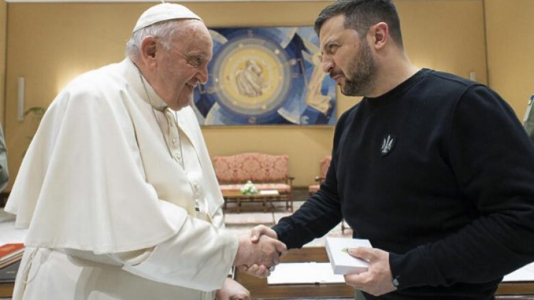 Zelensky tregoi se me Papa Françeskun ka diskutuar formulën e paqes për Ukrainën