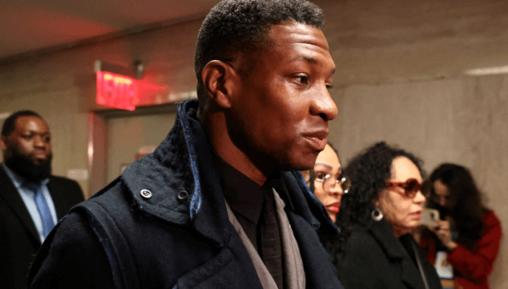 Aktori Jonathan Majors dënohet me një vit burg për sulm ndaj ish-të dashurës së tij