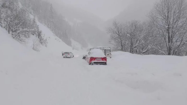 Bora arrin deri 1 metër në Brezovicë, rekomandohet që të shmangen qendrat e skijimit