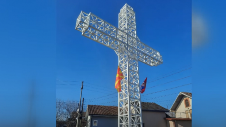 Në lagjen Konjare të Kumanovës është vendosur një kryq gjigant