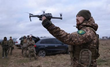 ‘Dronët e lirë’ FPV po vlerësohen më efikasë se ‘artileria e shtrenjtë’ – dhe Ukraina do të prodhojë një milion të tillë vitin e ardhshëm