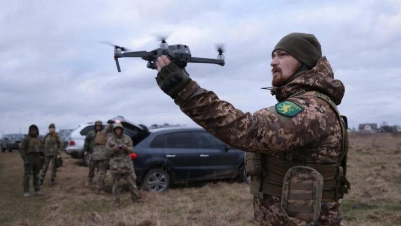 ‘Dronët e lirë’ FPV po vlerësohen më efikasë se ‘artileria e shtrenjtë’ – dhe Ukraina do të prodhojë një milion të tillë vitin e ardhshëm