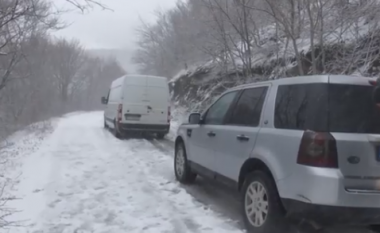 Bora e bën të pakalueshme rrugën për në Brezë, kërkohet rregullimi i rrugës