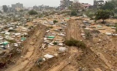 New York Times: Izraelitët po dëmtojnë dhe shkatërrojnë varrezat palestineze në Gaza