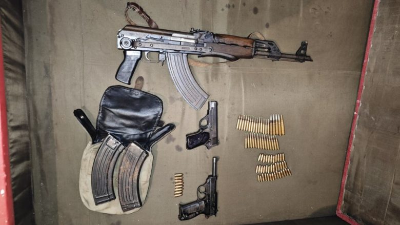 Bastisje në Semenishtë të Shkupit, policia konfiskon armë dhe municion