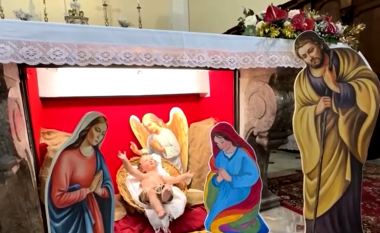 Skena e lindjes së Jezu Krishtit me dy nëna shkaktoi zemërim tek katolikët në Itali