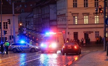 “Dikush u përpoq të hapte derën dhunshëm”: Një student përshkruan tmerrin e të shtënave në një universitet në Pragë të Çekisë, ku mbetën 14 të vdekur