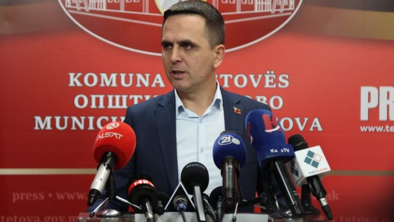 Kasami kritikon policinë për kaosin me trafikun në Tetovë, thotë se ka mjaftueshëm vende parkimi