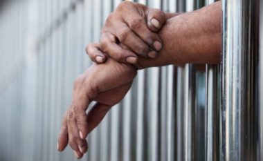 Konfliktualiteti politik në Shqipëri bllokon amnistinë, 620 të burgosurve do t‘u duhet të presin janarin
