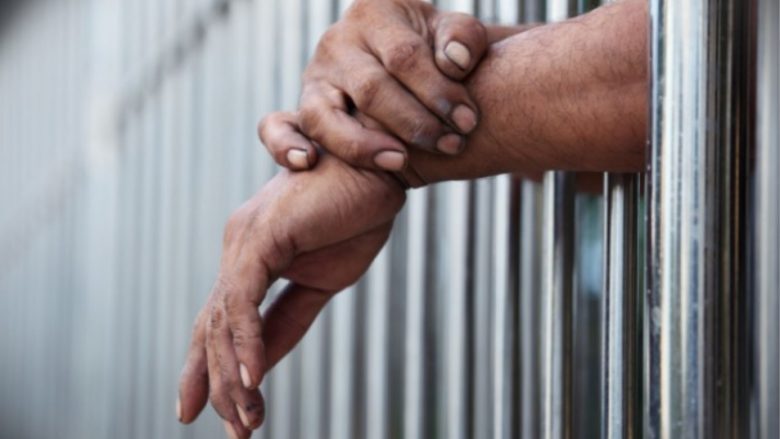 Konfliktualiteti politik në Shqipëri bllokon amnistinë, 620 të burgosurve do t‘u duhet të presin janarin