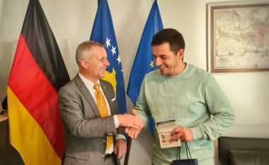 Ambasada gjermane jep vizën e fundit, pak para hyrjes në fuqi të liberalizimit për Kosovën
