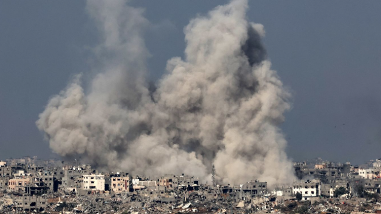Autoritetet në Gaza thonë se deri më tani janë vrarë 17,700 palestinezë