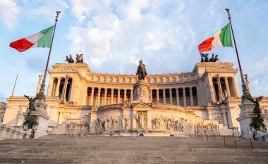 Lejet e qëndrimit trevjeçare, lajm i mirë për shqiptarët në Itali