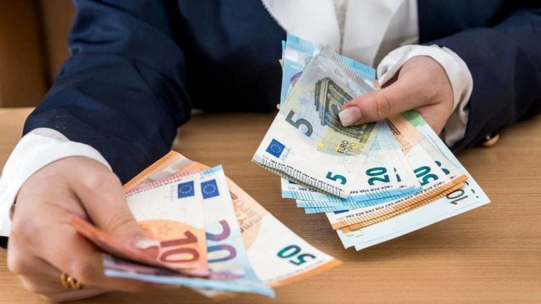 Kosovarët me borxhe deri në ‘fyt’, rreth 5 miliardë euro kredi