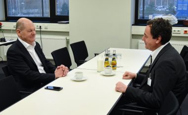 Kurti takohet me kancelarin gjerman Scholz në margjinat e kongresit të SPD-së