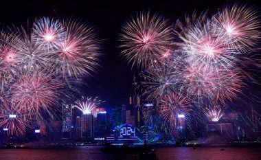 Hong Kongu, vendi i radhës që priti vitin e ri