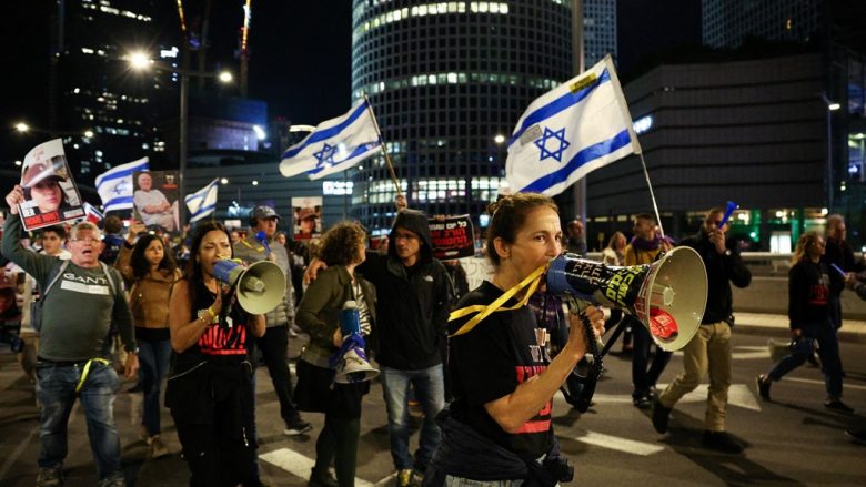 Protesta në Tel Aviv pasi ushtria izraelite vrau gabimisht pengjet