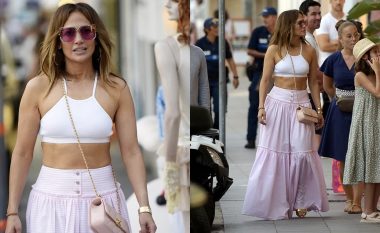 Jennifer Lopez shfaq barkun e saj të tonifikuar, me një veshje simpatike në St. Barts