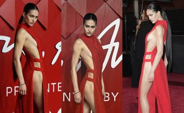 Amelia Grey Hamlin provokon me një fustan të kuq në British Fashion Awards