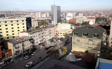 Një person në Prishtinë largon nga shtëpia kunatën me dy fëmijët e saj
