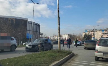 Aksident në Prishtinë, lëndohet një person