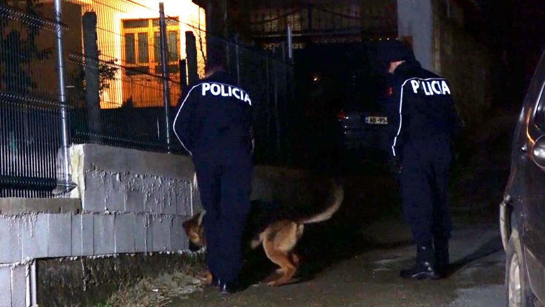 Pesë grabitës u përplasën me policinë në Prush, dyshime se janë të njëjtët që grabitën argjendarinë në Kamzë