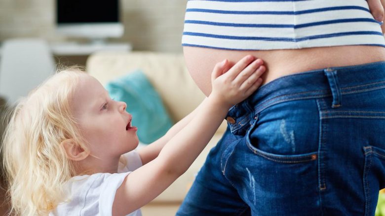 Java e 27-të e shtatzënisë: Jeni në fund të tremujorit të dytë, trupi juaj po përgatitet për raundin e fundit dhe ja çfarë ndodh me beben