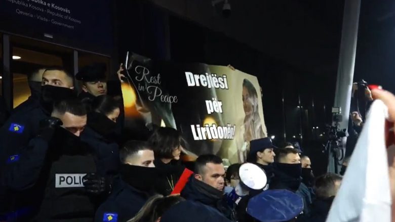 Marsh protestues për vrasjen e Liridonës në Prishtinë: Nuk ka paqe pa sigurinë e grave