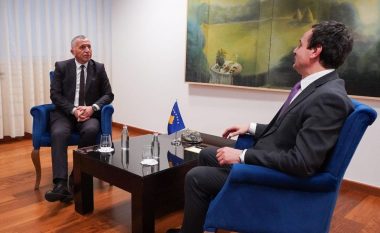 Kamberi njofton Kurtin për zgjedhjet në Serbi: Shqiptarët e Luginës s’guxojnë të mbesin pa zë përfaqësimi