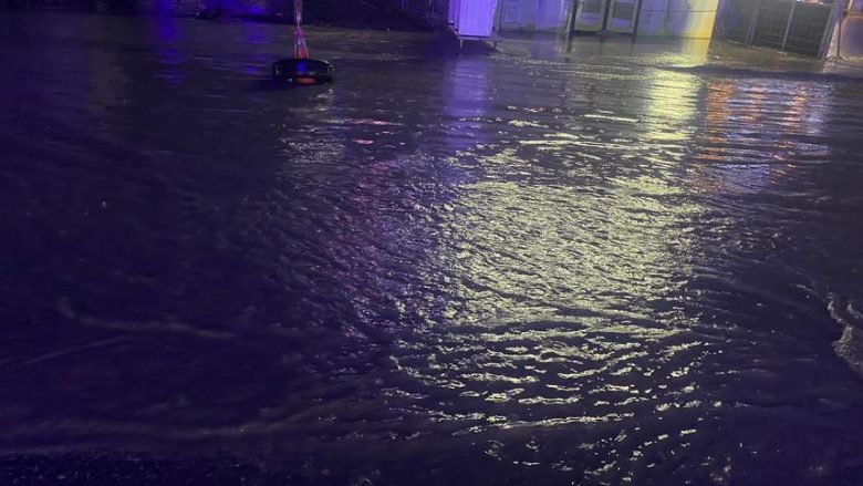Reshjet e shiut, një pjesë e rrugës magjistrale Ferizaj-Prishtinë e pakalueshme