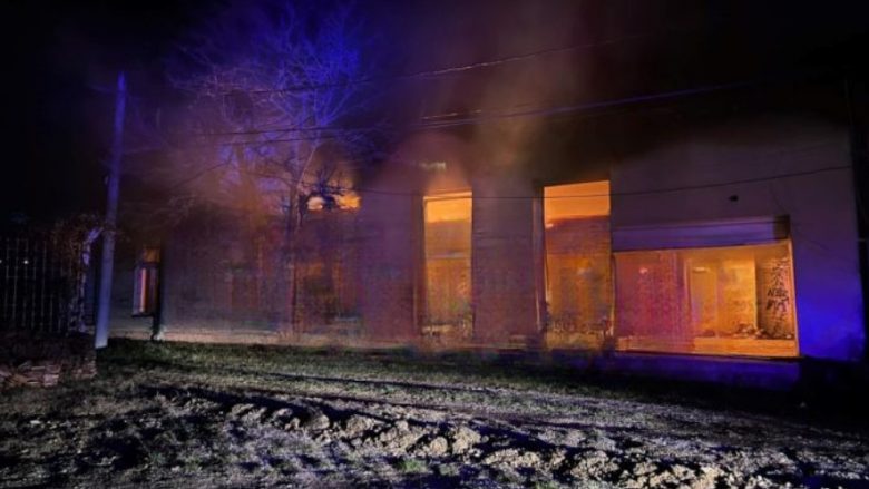Shtëpia e Kulturës në Sllatinë të Fushë Kosovës, përfshihet nga zjarri