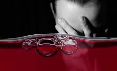 Dhimbje koke nga vera e kuqe: Miti dhe e vërteta